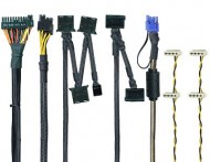 ペリフェラルコネクタ X 3
ケースファンコントロール用コネクタ X 4
PCI-E REMI 付 8pin(6+2pin)ケーブル X 1
FDD用コネクタ X 1